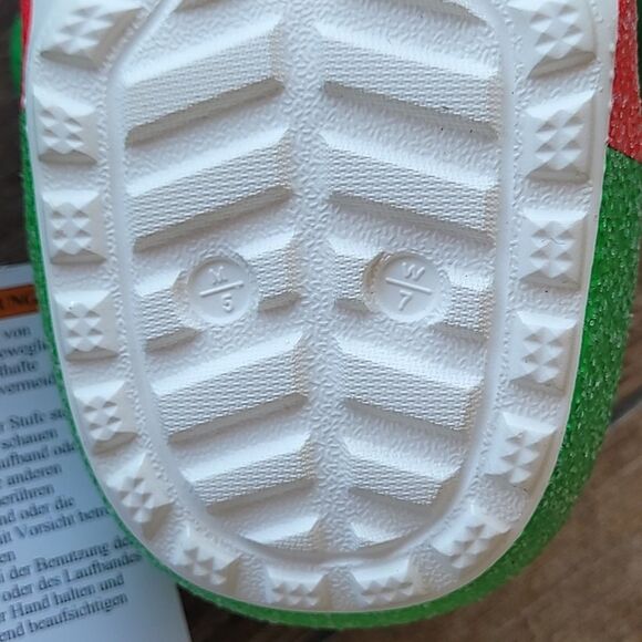 CROCS Classic Lined Clog Holiday Elf Women's Size 7 Men's 5 NWT - Picture 10 of 11